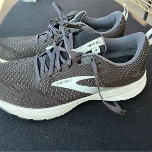 Brooks Revel 4 Women’s Black Running Shoes excellent condition Size 10.5